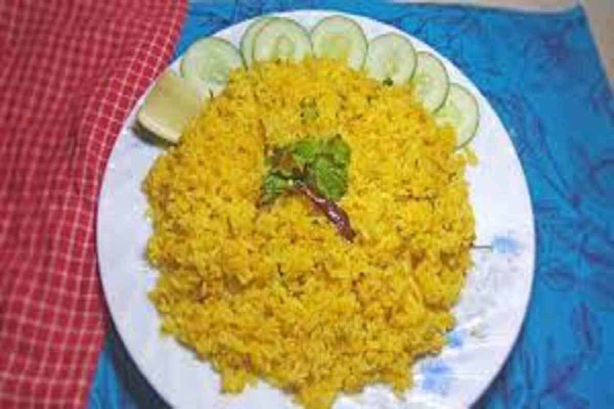 চালে (সেদ্ধ বা আতপ), ডালে মিশিয়ে ফুটিয়েই খিচুড়ি তৈরি হয় ৷ বর্তমানে নানান ধরনের মশলা দিয়ে খিচুড়িকে আরও উপাদেয় করা হয় ৷ প্রতীকী ছবি ৷ চালে (সেদ্ধ বা আতপ), ডালে মিশিয়ে ফুটিয়েই খিচুড়ি তৈরি হয় ৷ বর্তমানে নানান ধরনের মশলা দিয়ে খিচুড়িকে আরও উপাদেয় করা হয় ৷ প্রতীকী ছবি ৷