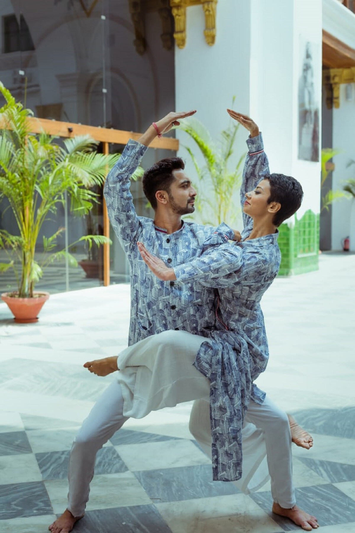 সাফায়ার ক্রিয়েশনসের শৈল্পিক পরিচালক সুদর্শন চক্রবর্তী জানালেন, সাফায়ার ক্রিয়েশনসের শৈল্পিক পরিচালক সুদর্শন চক্রবর্তী জানালেন,
