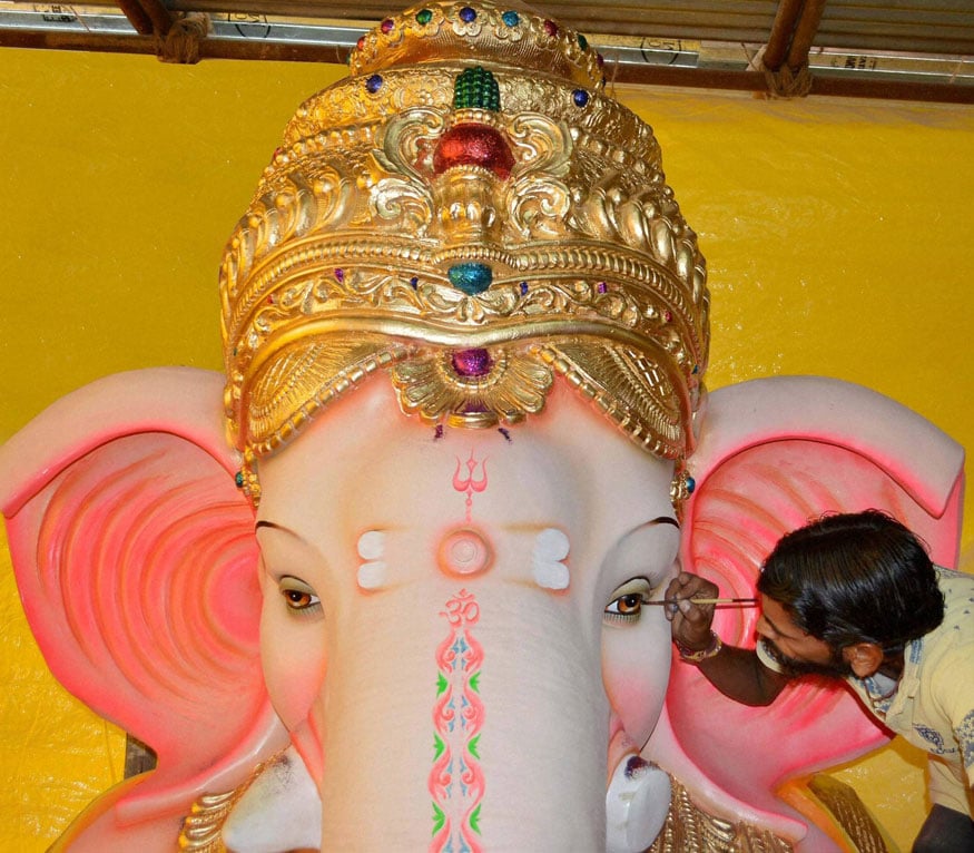 হাতির মাথা বড় হয়৷ গণেশের মাথাও বড়৷ এর অর্থ, বড় চিন্তা করো৷ সংকীর্ণতার ঊর্ধ্বে উঠে ভাবতে হবে৷ বিশ্বের সবচেয়ে বুদ্ধিমান প্রাণী হাতি৷ হাতির মাথা বড় হয়৷ গণেশের মাথাও বড়৷ এর অর্থ, বড় চিন্তা করো৷ সংকীর্ণতার ঊর্ধ্বে উঠে ভাবতে হবে৷ বিশ্বের সবচেয়ে বুদ্ধিমান প্রাণী হাতি৷