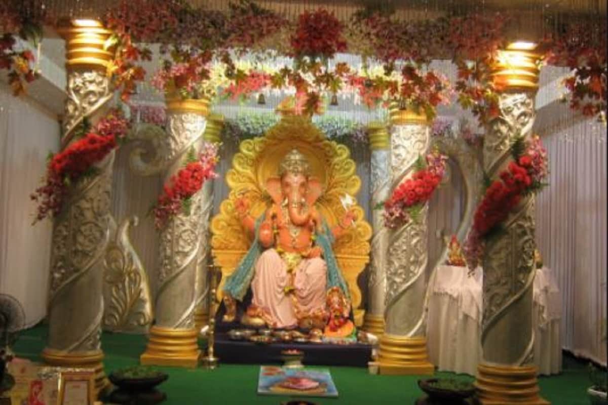 ▪️যারা পুজোর দায়িত্বে থাকবেন, তাদের প্রত্যেকের কাছে আরোগ্য সেতু অ্যাপ থাকা বাধ্যতামূলক৷ দর্শনের ক্ষেত্রেও অনলাইন ভিডিও দর্শনের ওপর জোর দেওয়া হচ্ছে৷ যারা আসবেন তাদের অনলাইন অনুমতি নিতে হবে৷ কোনও জাঁকজমক করা যাবে না৷ এই সবের থেকে রক্তদান শিবিরে বেশি গুরুত্ব দেওয়া হয়েছে৷ ▪️যারা পুজোর দায়িত্বে থাকবেন, তাদের প্রত্যেকের কাছে আরোগ্য সেতু অ্যাপ থাকা বাধ্যতামূলক৷ দর্শনের ক্ষেত্রেও অনলাইন ভিডিও দর্শনের ওপর জোর দেওয়া হচ্ছে৷ যারা আসবেন তাদের অনলাইন অনুমতি নিতে হবে৷ কোনও জাঁকজমক করা যাবে না৷ এই সবের থেকে রক্তদান শিবিরে বেশি গুরুত্ব দেওয়া হয়েছে৷
