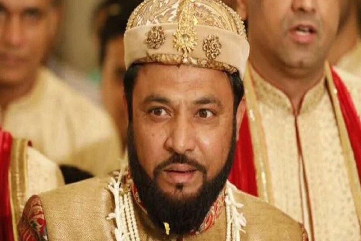 অযোধ্যার ভূমি পূজায় তামিলনাড়ু থেকে বহু সাধুসন্তরা এসেছিলেন যোগ দিতে৷ এদিকে এর আগে নিজেকে মোঘলদের বংশধর বলে দাবি করা প্রিন্স ইয়াকুব হাবিবুদ্দিন টুসিও রাম মন্দিরের জন্য সোনার ইট দান করেছিলেন৷ কারণ রামমন্দিরের নির্মাণের জন্য প্রধানমন্ত্রী নরেন্দ্র মোদি সকলের থেকেই দান চেয়েছিলেন৷ Photo- File অযোধ্যার ভূমি পূজায় তামিলনাড়ু থেকে বহু সাধুসন্তরা এসেছিলেন যোগ দিতে৷ এদিকে এর আগে নিজেকে মোঘলদের বংশধর বলে দাবি করা প্রিন্স ইয়াকুব হাবিবুদ্দিন টুসিও রাম মন্দিরের জন্য সোনার ইট দান করেছিলেন৷ কারণ রামমন্দিরের নির্মাণের জন্য প্রধানমন্ত্রী নরেন্দ্র মোদি সকলের থেকেই দান চেয়েছিলেন৷ Photo- File