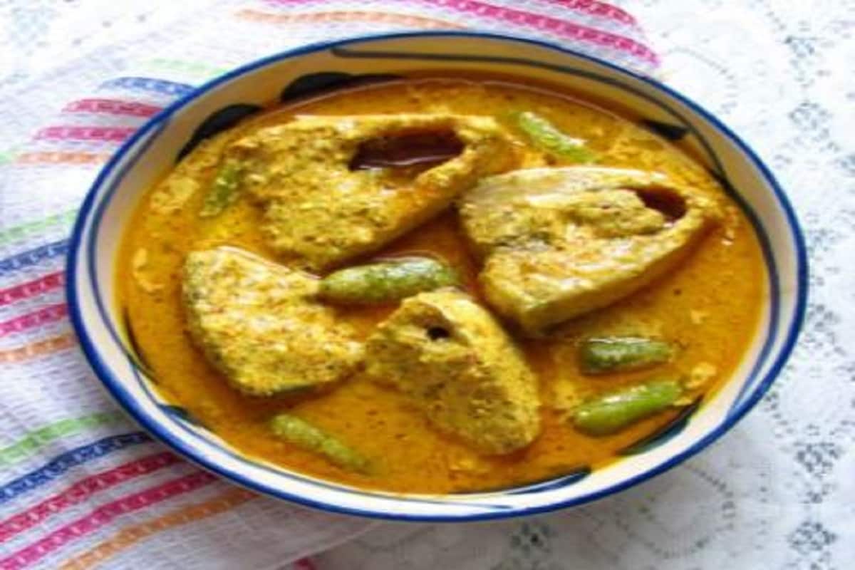 ভিটামিন এ, ডি এবং ই-ও ভরে রয়েছে ইলিশ মাছে৷ বিশেষ করে ভিটামিন ডি কিন্ত্ত খুব কম খাবারেই পাওয়া যায়৷ বাতের ব্যাথা কমাতে ও অস্টিওপোরোসিসের জন্যও ইলিশ মাছ খুব ভালো৷ Photo- Collected ভিটামিন এ, ডি এবং ই-ও ভরে রয়েছে ইলিশ মাছে৷ বিশেষ করে ভিটামিন ডি কিন্ত্ত খুব কম খাবারেই পাওয়া যায়৷ বাতের ব্যাথা কমাতে ও অস্টিওপোরোসিসের জন্যও ইলিশ মাছ খুব ভালো৷ Photo- Collected