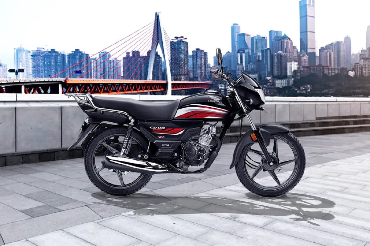 • হন্ডার তৈরি CD 110 Dream এখনও পর্যন্ত দেশের সবচেয়ে কম দামের মধ্যে ভাল মটোরবাইক। দিল্লি এক্স শো রুম এই বাইকের দাম ৬৪ হাজার টাকা। কোথাও কোথাও এটির দাম আরও কম। এবার তারথেকেও কমে বাইক আনার কথা বলছে হন্ডা। (প্রতীকী ছবি) • হন্ডার তৈরি CD 110 Dream এখনও পর্যন্ত দেশের সবচেয়ে কম দামের মধ্যে ভাল মটোরবাইক। দিল্লি এক্স শো রুম এই বাইকের দাম ৬৪ হাজার টাকা। কোথাও কোথাও এটির দাম আরও কম। এবার তারথেকেও কমে বাইক আনার কথা বলছে হন্ডা। (প্রতীকী ছবি)
