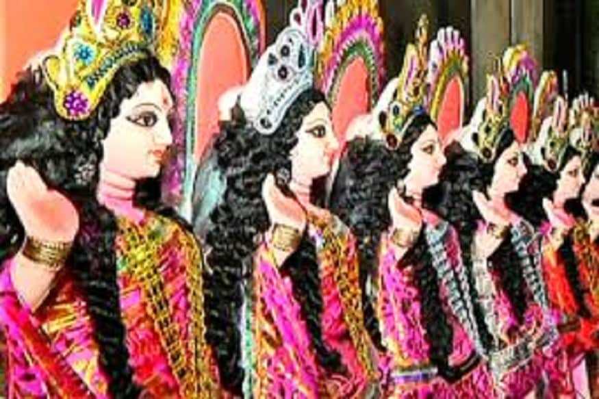জলভর্তি ঘটের উপরে গোটা কাঁঠালি কলা বা হরতকি আমপল্লবের উপরে দিয়ে ঘটের নীচে ধান-দূর্বা দিয়ে ঘট পাততে হয়৷ এতে মা সন্তুষ্ট হন ৷ জলভর্তি ঘটের উপরে গোটা কাঁঠালি কলা বা হরতকি আমপল্লবের উপরে দিয়ে ঘটের নীচে ধান-দূর্বা দিয়ে ঘট পাততে হয়৷ এতে মা সন্তুষ্ট হন ৷