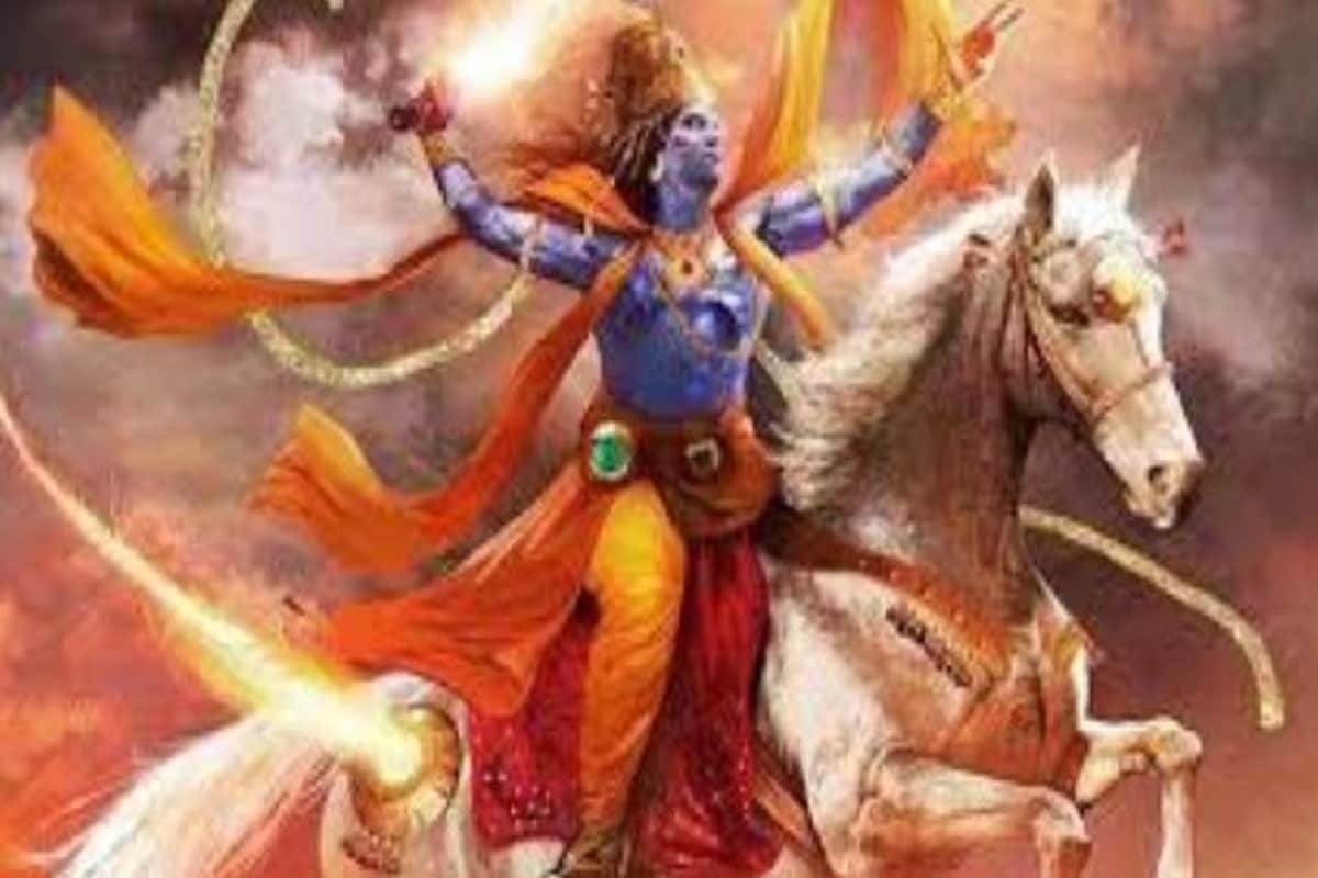 হিন্দু শাস্ত্রে কলিযুগের অন্তের কথা বিবরণ দেওয়া রয়েছে৷ সেখানে বলা হয়েছে কলিযুগ যখন চরমে পৌঁছবে তখন পৃথিবীতে ধ্বংসলীলা চলবে। শুধু যে মানুষে মানুষে মারামারি-হানাহানি, প্রাকৃতিক বিপর্যয়ও সবই চরমে পৌঁছবে৷ নীতিবোধ -জীবনবোধ সব জলাঞ্জলি দিয়ে ক্রমশ ধ্বংসের দিকে এগিয়ে যাবে মানব সভ্যতা৷ ইঙ্গিত খুব স্পষ্টই যে, পৃথিবী সম্পূর্ণভাবে শেষ হয়ে যাবে।Photo- File হিন্দু শাস্ত্রে কলিযুগের অন্তের কথা বিবরণ দেওয়া রয়েছে৷ সেখানে বলা হয়েছে কলিযুগ যখন চরমে পৌঁছবে তখন পৃথিবীতে ধ্বংসলীলা চলবে। শুধু যে মানুষে মানুষে মারামারি-হানাহানি, প্রাকৃতিক বিপর্যয়ও সবই চরমে পৌঁছবে৷ নীতিবোধ -জীবনবোধ সব জলাঞ্জলি দিয়ে ক্রমশ ধ্বংসের দিকে এগিয়ে যাবে মানব সভ্যতা৷ ইঙ্গিত খুব স্পষ্টই যে, পৃথিবী সম্পূর্ণভাবে শেষ হয়ে যাবে।Photo- File