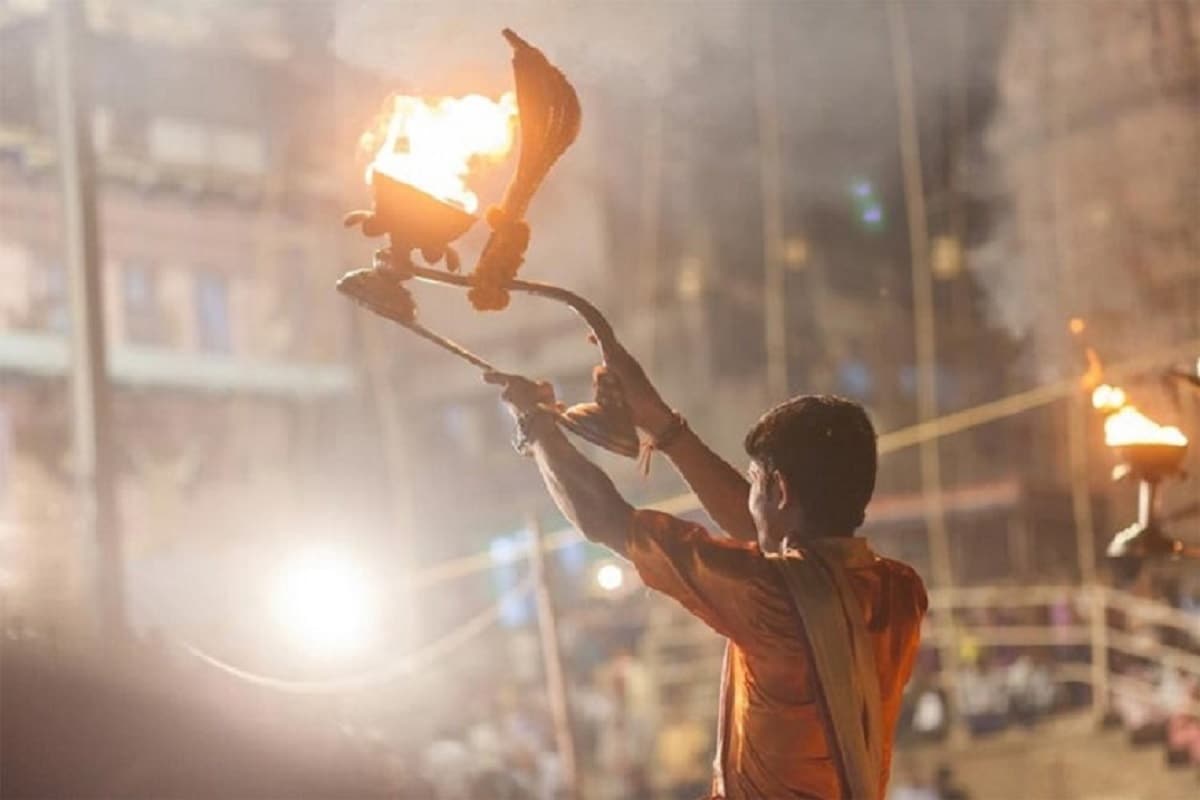 হিন্দু শাস্ত্রমতে কর্পূর ছাড়া কোনও পুজোই সম্পন্ন হয় না! বিশ্বাস করা হয়, এক টুকরো কর্পূর সম্পূর্ণ বদলিয়ে দিতে পারে আপনার জীবন! অভাব-অনটন-অশান্তি দূর করে জীবনের চলার পথ মসৃণ হয়ে ওঠে! কীভাবে ? হিন্দু শাস্ত্রমতে কর্পূর ছাড়া কোনও পুজোই সম্পন্ন হয় না! বিশ্বাস করা হয়, এক টুকরো কর্পূর সম্পূর্ণ বদলিয়ে দিতে পারে আপনার জীবন! অভাব-অনটন-অশান্তি দূর করে জীবনের চলার পথ মসৃণ হয়ে ওঠে! কীভাবে ?
