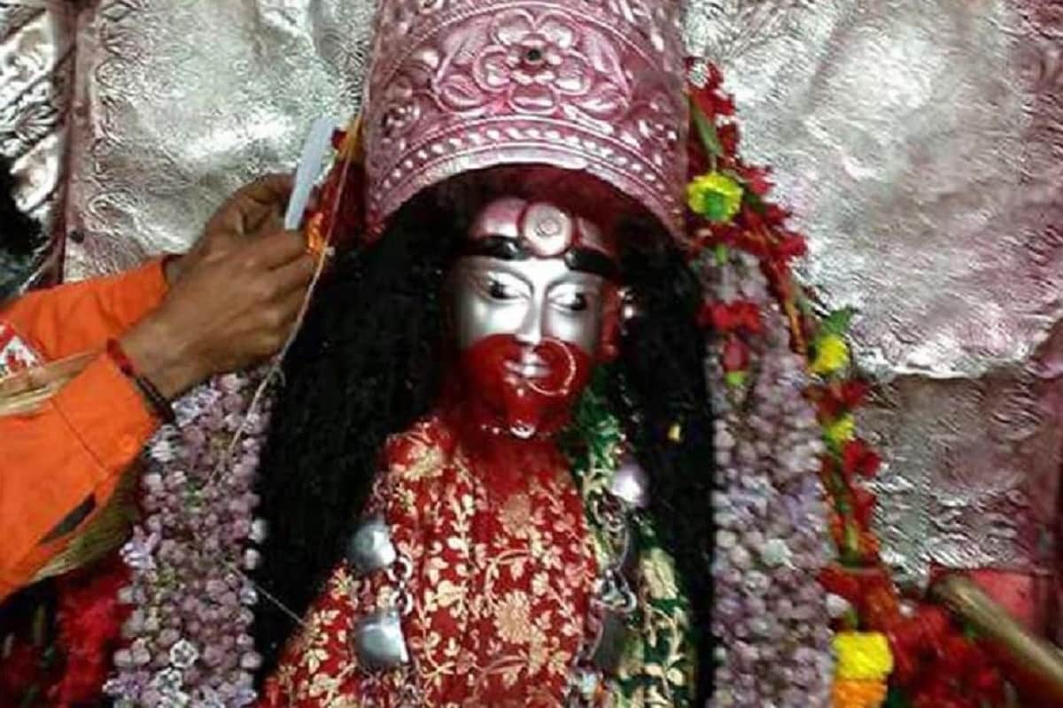 কৌশিকী অমাবস্যার দিন সব ক্ষেত্রেই সংযম পালন করতে হয়৷ তাই এদিন উপোস রাখতে পারলে খুবই ভালো আর যদি সেটা না পারেন তাহলে ভুলেও আমিষ খাবেন না, এতে শরীরে নেগেটিভ এনার্জি বৃদ্ধি পায়। সহজেই জীবনে অমাবস্যার কালো ছায়া বা অশুভ প্রভাব পড়ে। কৌশিকী অমাবস্যার দিন সব ক্ষেত্রেই সংযম পালন করতে হয়৷ তাই এদিন উপোস রাখতে পারলে খুবই ভালো আর যদি সেটা না পারেন তাহলে ভুলেও আমিষ খাবেন না, এতে শরীরে নেগেটিভ এনার্জি বৃদ্ধি পায়। সহজেই জীবনে অমাবস্যার কালো ছায়া বা অশুভ প্রভাব পড়ে।