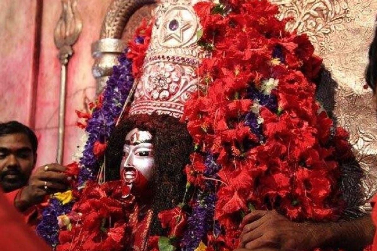 কৌশিকী অমাবস্যার রাতে ভুলেও বাড়ি থেকে অনেকটা দূরত্বে যাত্রা করবেন না। এই দিন যাত্রায় অশুভ প্রভাব আসতে পারে। পথে দুর্ঘটনা ঘটার বিপুল সম্ভাবনা থেকে যায়। কৌশিকী অমাবস্যার রাতে ভুলেও বাড়ি থেকে অনেকটা দূরত্বে যাত্রা করবেন না। এই দিন যাত্রায় অশুভ প্রভাব আসতে পারে। পথে দুর্ঘটনা ঘটার বিপুল সম্ভাবনা থেকে যায়।