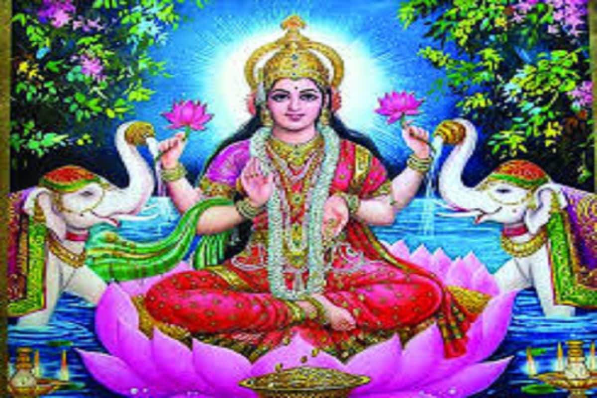 লক্ষ্মীর দক্ষিণাবর্ত শাঁখ রাখার নিয়ম আছে৷ রুপো বা মাটির পাত্রে এই শাঁখ রাখতে হয়৷ লক্ষীদেবীর আশির্বাদ পাওয়া যায়৷ লক্ষ্মীর দক্ষিণাবর্ত শাঁখ রাখার নিয়ম আছে৷ রুপো বা মাটির পাত্রে এই শাঁখ রাখতে হয়৷ লক্ষীদেবীর আশির্বাদ পাওয়া যায়৷