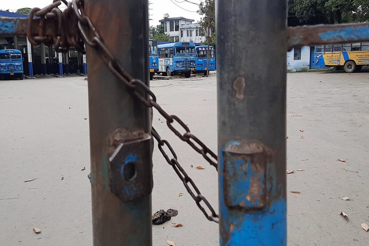 কলকাতা পুরসভায় এর আগে কন্টেইনমেন্ট জোনের সংখ্যা ২৯ থেকে নেমে কুড়ি হয়েছিল। গত ২২ অগাস্ট কুড়ি থেকে নেমে কন্টেইনমেন্ট জোনের সংখ্যা হয় ১৭ । এবার সেই ১৭ থেকে নেমে একেবারে ১১ এসে দাঁড়াল কন্টেইনমেন্ট জোনের সংখ্যা। তথ্য- বিশ্বজিৎ সাহা কলকাতা পুরসভায় এর আগে কন্টেইনমেন্ট জোনের সংখ্যা ২৯ থেকে নেমে কুড়ি হয়েছিল। গত ২২ অগাস্ট কুড়ি থেকে নেমে কন্টেইনমেন্ট জোনের সংখ্যা হয় ১৭ । এবার সেই ১৭ থেকে নেমে একেবারে ১১ এসে দাঁড়াল কন্টেইনমেন্ট জোনের সংখ্যা। তথ্য- বিশ্বজিৎ সাহা