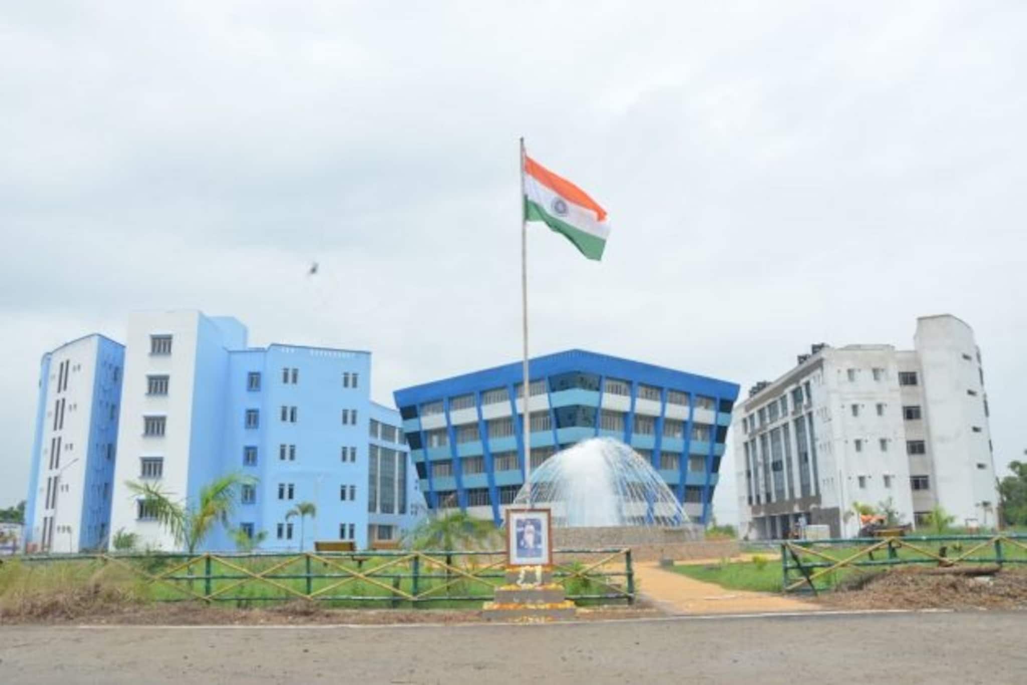 ঘরে বসেই এবার ল্যাবরেটরি ক্লাস করবে ছাত্র-ছাত্রীরা! পথ দেখাচ্ছে MAKAUT