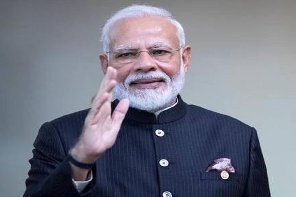 ▪️১৪তম প্রধানমন্ত্রী হিসেবে প্রথমবার তিনি শপথ নেন ২৬ মে ২০১৪-এ৷ গতবার লোকসভা নির্বাচনে জিতে তিনি শুরু করেন তাঁর দ্বিতীয় ইনিংস৷ যা শুরু হয় ৩০ মে ২০১৯-এ৷ সবথেকে দীর্ঘ মেয়াদি প্রধানমন্ত্রী হিসেবে প্রথমে রয়েছেন জওহরলাল নেহরু৷ ১৭ বছর তিনি ক্ষমতায় ছিলেন ৷ দ্বিতীয় স্থানে রয়েছেন নেহরু কন্যা ইন্দিরা গান্ধি ৷ দু’দফায় প্রধানমন্ত্রী হিসেবে দায়িত্ব সামলেছেন ইন্দিরা, যা ছিল মোট ১১ বছর ৷ তৃতীয় স্থানে ছিলেন মনমোহন সিং, যিনি দু’দফায় মোট ১০ বছর প্রধানমন্ত্রীর মসনদে ছিলেন৷ ▪️১৪তম প্রধানমন্ত্রী হিসেবে প্রথমবার তিনি শপথ নেন ২৬ মে ২০১৪-এ৷ গতবার লোকসভা নির্বাচনে জিতে তিনি শুরু করেন তাঁর দ্বিতীয় ইনিংস৷ যা শুরু হয় ৩০ মে ২০১৯-এ৷ সবথেকে দীর্ঘ মেয়াদি প্রধানমন্ত্রী হিসেবে প্রথমে রয়েছেন জওহরলাল নেহরু৷ ১৭ বছর তিনি ক্ষমতায় ছিলেন ৷ দ্বিতীয় স্থানে রয়েছেন নেহরু কন্যা ইন্দিরা গান্ধি ৷ দু’দফায় প্রধানমন্ত্রী হিসেবে দায়িত্ব সামলেছেন ইন্দিরা, যা ছিল মোট ১১ বছর ৷ তৃতীয় স্থানে ছিলেন মনমোহন সিং, যিনি দু’দফায় মোট ১০ বছর প্রধানমন্ত্রীর মসনদে ছিলেন৷