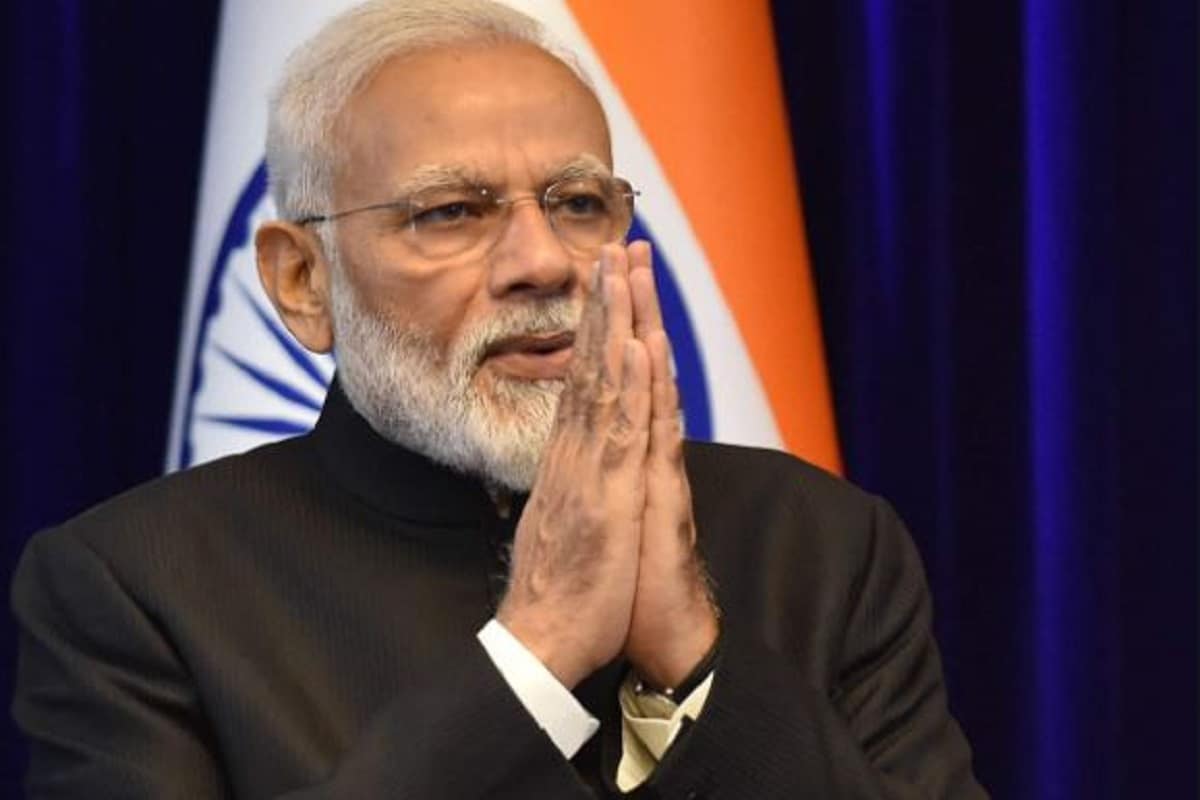 শুধু প্রতিবেশী দেশগুলিই নয়, বরং গোটা বিশ্বেই ভ্যাকসিন, ওষুধ এবং তা সরবরাহের জন্য প্রয়োজনীয় তথ্যপ্রযুক্তি ব্যবস্থা দিয়ে সাহায্য করার জন্য প্রধানমন্ত্রী এ দিনের বৈঠকে নির্দেশ দিয়েছেন বলেও জানানো হয়েছে৷ এ দিনের বৈঠকে করোনার টিকাদানের জন্য গঠিত জাতীয় বিশেষজ্ঞ কমিটিও ভ্যাকসিনের উৎপাদন, মজুত করা এবং সরবরাহের নীল নকশা প্রধানমন্ত্রীর সামনে তুলে ধরে৷ Photo-file শুধু প্রতিবেশী দেশগুলিই নয়, বরং গোটা বিশ্বেই ভ্যাকসিন, ওষুধ এবং তা সরবরাহের জন্য প্রয়োজনীয় তথ্যপ্রযুক্তি ব্যবস্থা দিয়ে সাহায্য করার জন্য প্রধানমন্ত্রী এ দিনের বৈঠকে নির্দেশ দিয়েছেন বলেও জানানো হয়েছে৷ এ দিনের বৈঠকে করোনার টিকাদানের জন্য গঠিত জাতীয় বিশেষজ্ঞ কমিটিও ভ্যাকসিনের উৎপাদন, মজুত করা এবং সরবরাহের নীল নকশা প্রধানমন্ত্রীর সামনে তুলে ধরে৷ Photo-file