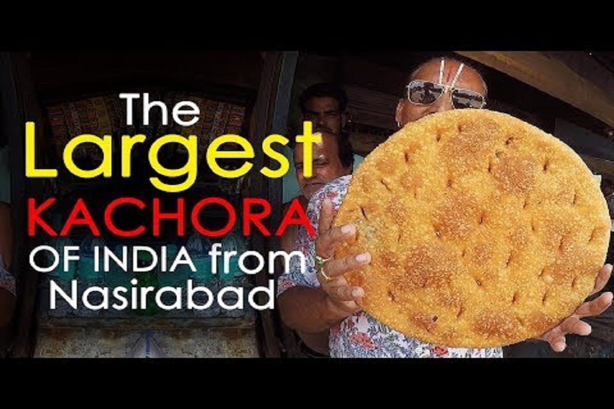 রাজস্থানের নাসিরাবাদ স্টেশনের কচুরিও একইরকম ভাবে বিখ্যাত। এই কচুরিগুলির সাইজ দৈত্যাকার। স্বাদেও অতুলনীয়। এক কথায় তুলনা মেলা ভার। রাজস্থানের নাসিরাবাদ স্টেশনের কচুরিও একইরকম ভাবে বিখ্যাত। এই কচুরিগুলির সাইজ দৈত্যাকার। স্বাদেও অতুলনীয়। এক কথায় তুলনা মেলা ভার।