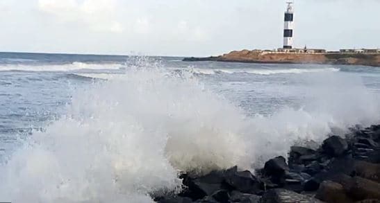 ▪️উত্তর বঙ্গোপসাগরে নিম্নচাপের প্রভাবে বুধবার গাঙ্গেয় পশ্চিমবঙ্গের সব জেলাতেই বিক্ষিপ্ত বৃষ্টির পূর্বাভাস থাকছে। বাতাসে জলীয় বাষ্প বেশি থাকায় আর্দ্রতা জনিত অস্বস্তিও থাকবে। নিম্নচাপের প্রভাবে উপকূলীয় জেলাগুলোতে ঝোড়ো হাওয়া বইবে। দিঘা, মন্দারমণি সহ উপকূলে সর্তকতা জারি রয়েছে। বুধবার ও বৃহস্পতিবার মৎস্যজীবীদের সমুদ্রে যেতে নিষেধ করা হয়েছে।Representative Image ▪️উত্তর বঙ্গোপসাগরে নিম্নচাপের প্রভাবে বুধবার গাঙ্গেয় পশ্চিমবঙ্গের সব জেলাতেই বিক্ষিপ্ত বৃষ্টির পূর্বাভাস থাকছে। বাতাসে জলীয় বাষ্প বেশি থাকায় আর্দ্রতা জনিত অস্বস্তিও থাকবে। নিম্নচাপের প্রভাবে উপকূলীয় জেলাগুলোতে ঝোড়ো হাওয়া বইবে। দিঘা, মন্দারমণি সহ উপকূলে সর্তকতা জারি রয়েছে। বুধবার ও বৃহস্পতিবার মৎস্যজীবীদের সমুদ্রে যেতে নিষেধ করা হয়েছে।Representative Image