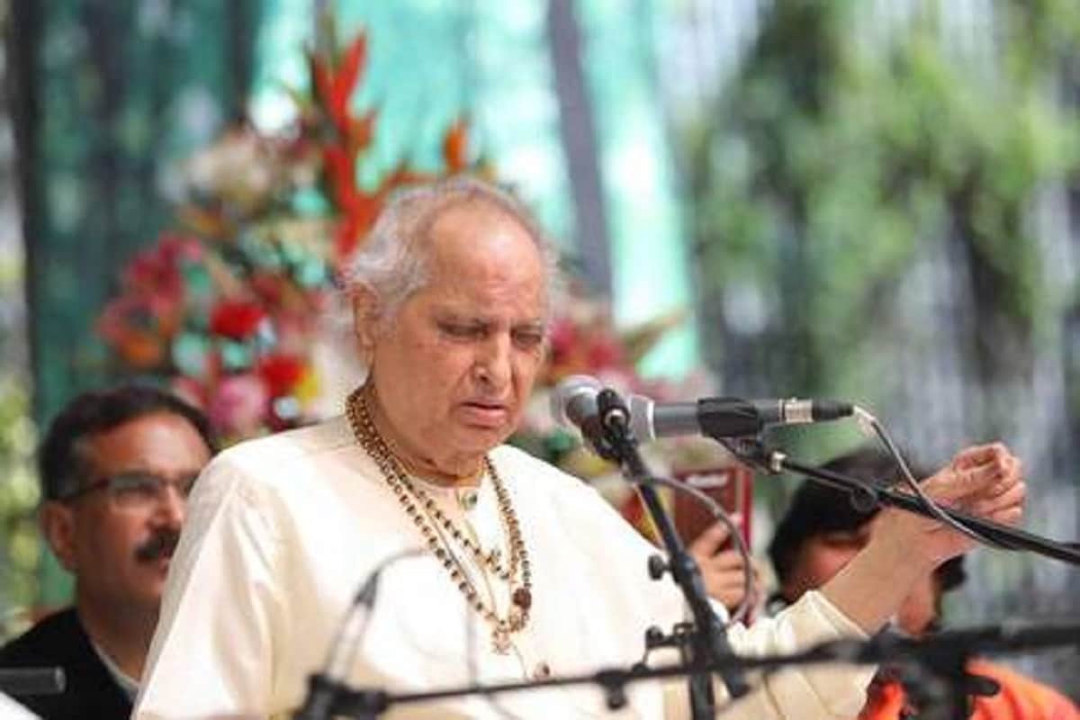 বলিউডে হাতে গোনা কয়েকটি গান গেয়েছেন পন্ডিত যশরাজ৷ সেই গানগুলি আজও অবস্মরণীয়৷ তাঁর মুগ্ধ করে দেওয়া স্বর এক আধ্যাত্মিক পরিবেশ সৃষ্টি করে৷ ১৯৬৬ সালে বলিউডে তিনি গেয়েছিলেন 'লড়কি সাহিয়াদ্রি কি' ছবিতে৷ ২০০৮ সালে বিরবল মাই ব্রাদার ছবিতে পন্ডিত ভীমসেন যোশির সঙ্গে যুগলবন্দিতে গেয়েছিলেন ভজন৷ বলিউডে হাতে গোনা কয়েকটি গান গেয়েছেন পন্ডিত যশরাজ৷ সেই গানগুলি আজও অবস্মরণীয়৷ তাঁর মুগ্ধ করে দেওয়া স্বর এক আধ্যাত্মিক পরিবেশ সৃষ্টি করে৷ ১৯৬৬ সালে বলিউডে তিনি গেয়েছিলেন 'লড়কি সাহিয়াদ্রি কি' ছবিতে৷ ২০০৮ সালে বিরবল মাই ব্রাদার ছবিতে পন্ডিত ভীমসেন যোশির সঙ্গে যুগলবন্দিতে গেয়েছিলেন ভজন৷