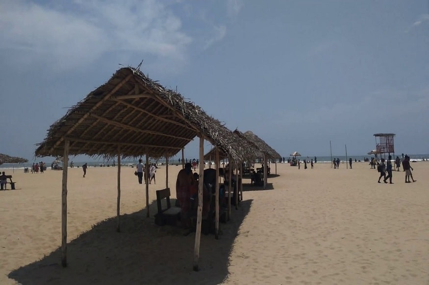 প্যারাডাইস বিচ, গোকর্ণ- দেশি বিদেশী বহু পর্যটকই দল বেধে যায়। বহুবারই শোনা গিয়েছে এই বিচের টপলেস পার্টির কথা। প্যারাডাইস বিচ, গোকর্ণ- দেশি বিদেশী বহু পর্যটকই দল বেধে যায়। বহুবারই শোনা গিয়েছে এই বিচের টপলেস পার্টির কথা।
