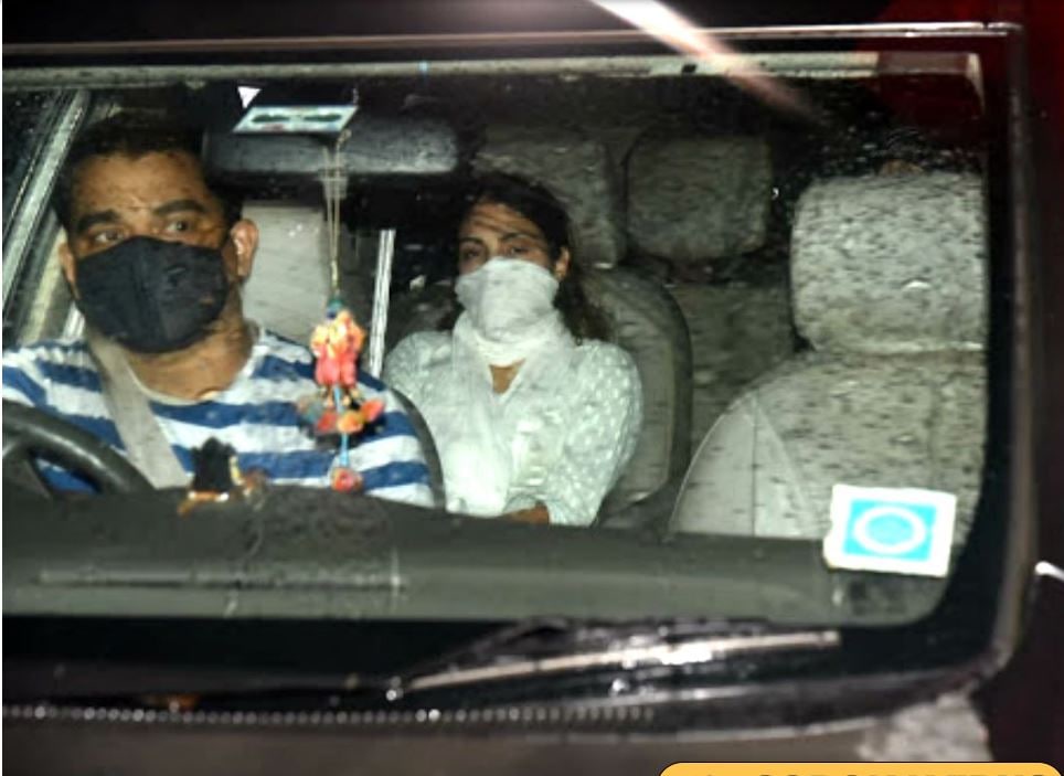 প্রসঙ্গত, সংবাদ সংস্থা ANI সূত্রে জানা গিয়েছে, ইডির তরফে মঙ্গলবার সন্ধ্যায় NCB-র আধিকারিকদের জানানো হয়, রিয়া মাদক ব্যবসায়ীদের সঙ্গে নিয়মিত যোগাযোগ রাখতেন। হোয়াটস অ্যাপ চ্যাট রিট্রিভ করে রিয়ার সঙ্গে বিভিন্ন জনের মাদক নিয়ে কথোপকথনের তথ্য উঠে এসেছে। তদন্ত করছে নার্কোটিক্স কন্ট্রোল ব্যুরো। প্রসঙ্গত, সংবাদ সংস্থা ANI সূত্রে জানা গিয়েছে, ইডির তরফে মঙ্গলবার সন্ধ্যায় NCB-র আধিকারিকদের জানানো হয়, রিয়া মাদক ব্যবসায়ীদের সঙ্গে নিয়মিত যোগাযোগ রাখতেন। হোয়াটস অ্যাপ চ্যাট রিট্রিভ করে রিয়ার সঙ্গে বিভিন্ন জনের মাদক নিয়ে কথোপকথনের তথ্য উঠে এসেছে। তদন্ত করছে নার্কোটিক্স কন্ট্রোল ব্যুরো।