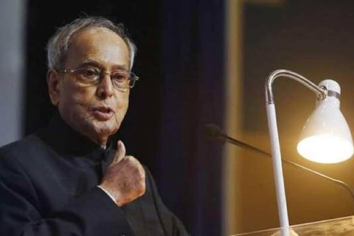 ১৩ সংখ্যাটির সঙ্গে প্রণব মুখোপাধ্যায়ের সম্পর্ক খুঁজতে গেলে অবশ্য বেশ কয়েক দশক পিছিয়ে যেতে হবে৷ কারণ,প্রণব মুখোপাধ্যায়ের সঙ্গে তাঁর স্ত্রী শুভ্রা মুখোপাধ্যায়ের বিয়ের দিনটিও ছিল ১৩ জুলাই, ১৯৫৭৷ ১৩ সংখ্যাটির সঙ্গে প্রণব মুখোপাধ্যায়ের সম্পর্ক খুঁজতে গেলে অবশ্য বেশ কয়েক দশক পিছিয়ে যেতে হবে৷ কারণ,প্রণব মুখোপাধ্যায়ের সঙ্গে তাঁর স্ত্রী শুভ্রা মুখোপাধ্যায়ের বিয়ের দিনটিও ছিল ১৩ জুলাই, ১৯৫৭৷