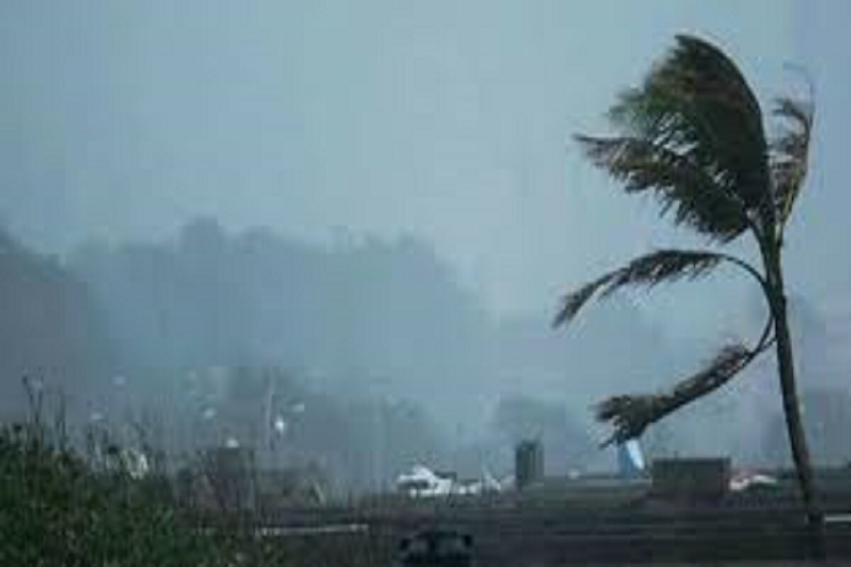 আলিপুর হাওয়া অফিসের পূর্বাভাস অনুযায়ী, বৃহস্পতি ও শুক্রবার ভারী বৃষ্টি হবে কলকাতা-সহ দক্ষিণবঙ্গে৷ সপ্তাহ শেষে ভারী বৃষ্টিপাত হবে উত্তরবঙ্গের জেলাগুলিতেও৷ আলিপুর হাওয়া অফিসের পূর্বাভাস অনুযায়ী, বৃহস্পতি ও শুক্রবার ভারী বৃষ্টি হবে কলকাতা-সহ দক্ষিণবঙ্গে৷ সপ্তাহ শেষে ভারী বৃষ্টিপাত হবে উত্তরবঙ্গের জেলাগুলিতেও৷