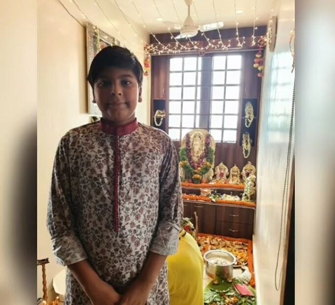 ▪️ পুজোর সময় আবারও ছবি তোলাও হল৷ রচনার ছেলে এই জুলাই মাসেই পড়েছে ১৩ বছরে৷ লকডাউনে বাড়িতে ছেলের সঙ্গে অনেকটা সময় কাটাতে পেরে খুবই খুশি নায়িকা৷ 