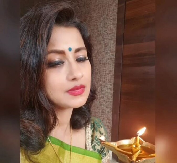 ▪️ খুবই ধর্মপ্রাণ রচনা৷ নিয়মিত বাড়িতে পুজার্চনা করেন তিনি৷ তাই গণেশ পুজোও বাদ গেল না৷ নিজে হাতে পুজোর আয়োজন করলেন নায়িকা৷ 