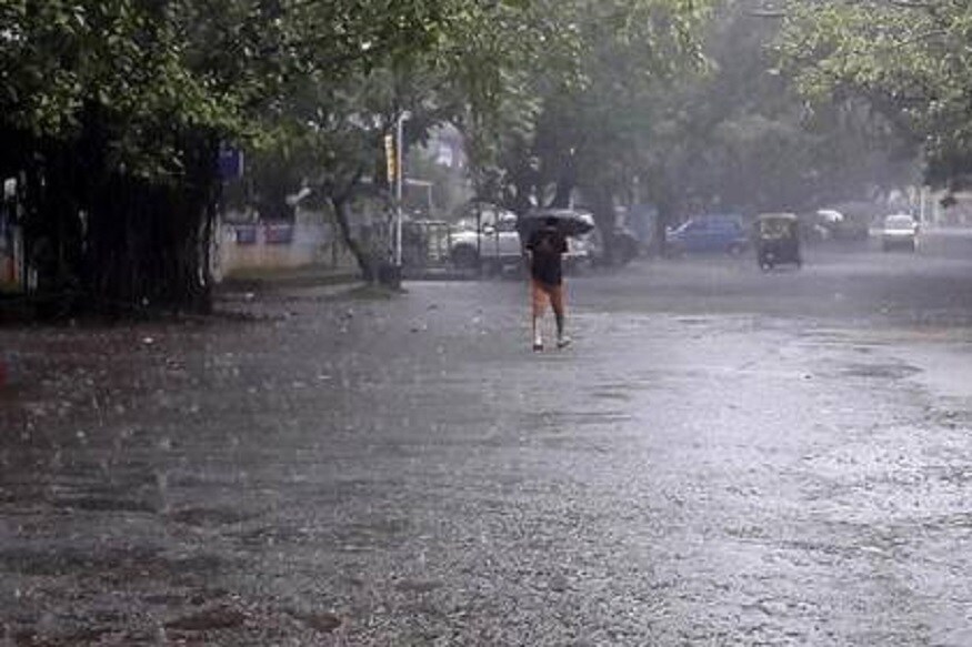 সুস্পষ্ট নিম্নচাপ শক্তি হারিয়ে সাধারণ নিম্নচাপে পরিণত এবং দক্ষিণ রাজস্থানে এই মুহূর্তে অবস্থান করছে। সঙ্গে রয়েছে একটি ঘূর্ণাবর্ত এটি ক্রমশ শক্তি হারিয়ে পশ্চিম রাজস্থানে অবস্থান করবে।একই সঙ্গে দক্ষিনে মৌসুমী অক্ষরেখা সক্রিয়। মৌসুমী অক্ষরেখা আগামী দু-তিন দিন অতি সক্রিয় থাকবে। এই অক্ষরেখা জয়সালমীর থেকে নিম্নচাপ এলাকার ওপর দিয়ে গোয়ালিয়র, ডালটনগঞ্জ এবং গাঙ্গেয় পশ্চিমবঙ্গের মেদিনীপুরের উপর দিয়ে উত্তর-পশ্চিম বঙ্গোপসাগর পর্যন্ত বিস্তৃত। দুটি ঘূর্ণাবর্ত রয়েছে আসাম ও বাংলাদেশ সংলগ্ন এলাকায়। নতুন করে আগামী ২৪ ঘণ্টায় উত্তর বঙ্গোপসাগরে তৈরি হবে আরও একটি নিম্নচাপ। সুস্পষ্ট নিম্নচাপ শক্তি হারিয়ে সাধারণ নিম্নচাপে পরিণত এবং দক্ষিণ রাজস্থানে এই মুহূর্তে অবস্থান করছে। সঙ্গে রয়েছে একটি ঘূর্ণাবর্ত এটি ক্রমশ শক্তি হারিয়ে পশ্চিম রাজস্থানে অবস্থান করবে।একই সঙ্গে দক্ষিনে মৌসুমী অক্ষরেখা সক্রিয়। মৌসুমী অক্ষরেখা আগামী দু-তিন দিন অতি সক্রিয় থাকবে। এই অক্ষরেখা জয়সালমীর থেকে নিম্নচাপ এলাকার ওপর দিয়ে গোয়ালিয়র, ডালটনগঞ্জ এবং গাঙ্গেয় পশ্চিমবঙ্গের মেদিনীপুরের উপর দিয়ে উত্তর-পশ্চিম বঙ্গোপসাগর পর্যন্ত বিস্তৃত। দুটি ঘূর্ণাবর্ত রয়েছে আসাম ও বাংলাদেশ সংলগ্ন এলাকায়। নতুন করে আগামী ২৪ ঘণ্টায় উত্তর বঙ্গোপসাগরে তৈরি হবে আরও একটি নিম্নচাপ।