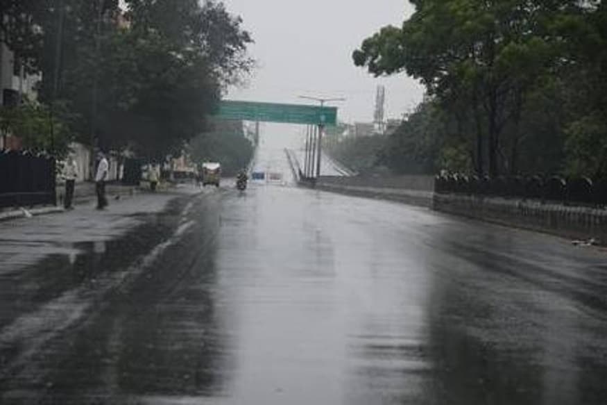 ▪️মৌসুমী অক্ষরেখা আগামী দুদিন অতি সক্রিয় থাকবে ।এই অক্ষরেখা বিকানির, গোরখপুর, পাটনা, ধানবাদ, দিঘা হয়ে গাঙ্গেয় পশ্চিমবঙ্গের নিম্নচাপ এলাকা পর্যন্ত বিস্তৃত থাকবে। এই সিস্টেম গুলির প্রভাবে আজ, বুধবার প্রবল বৃষ্টি হবে ওড়িশায়। আগামিকাল প্রবল বৃষ্টি হবে ছত্রিশগড়ে। ▪️মৌসুমী অক্ষরেখা আগামী দুদিন অতি সক্রিয় থাকবে ।এই অক্ষরেখা বিকানির, গোরখপুর, পাটনা, ধানবাদ, দিঘা হয়ে গাঙ্গেয় পশ্চিমবঙ্গের নিম্নচাপ এলাকা পর্যন্ত বিস্তৃত থাকবে। এই সিস্টেম গুলির প্রভাবে আজ, বুধবার প্রবল বৃষ্টি হবে ওড়িশায়। আগামিকাল প্রবল বৃষ্টি হবে ছত্রিশগড়ে।