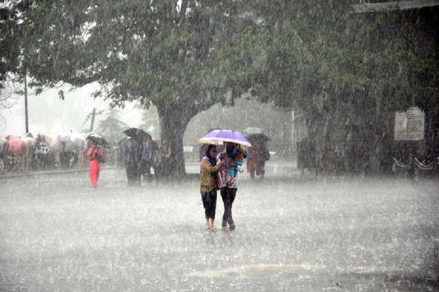 মৌসম বিভাগের তরফে জানানো হয়েছে আগামী দু-তিন দিন এরকমই আবহাওয়া থাকবে ৷ আরব সাগর থেকে আসা বাতাসে জলীয় বাষ্পের পরিমাণ বেশি থাকায় বৃষ্টি হচ্ছে ৷ মৌসম বিভাগের তরফে জানানো হয়েছে আগামী দু-তিন দিন এরকমই আবহাওয়া থাকবে ৷ আরব সাগর থেকে আসা বাতাসে জলীয় বাষ্পের পরিমাণ বেশি থাকায় বৃষ্টি হচ্ছে ৷