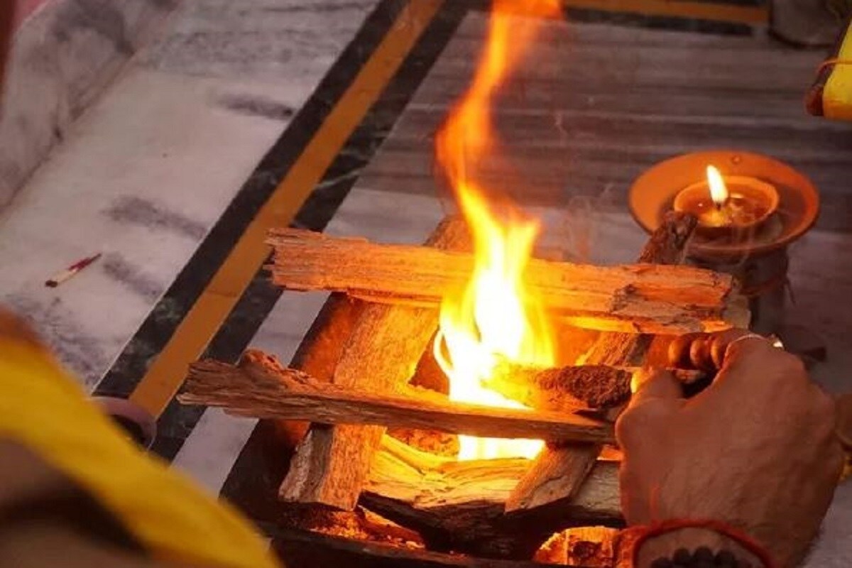 ▪️ভাদ্রের শুক্লপক্ষে পঞ্চমী তিথি পালন করা হয় দেশের বিভিন্ন প্রান্তে৷ মানব জাতিকে শিক্ষিত করে তুলতে সাত ঋষি পাঠিয়েছিলেন ব্রহ্মা৷ এমনই কথিত রয়েছে৷ সেই সাত ঋষি হলেন কাশ্যপ, অত্রি, ভরদ্বাজ, বিশ্যামিত্র, গৌতম মহর্ষি, জমদ্গনি, বৈশিষ্ঠ৷ বেদশাস্ত্রে মতে, এই সাত ঋষি বিশ্বব্রহ্মাণ্ডে জ্ঞানদান করেন এবং ছড়িয়ে দেন শিক্ষার আলো৷ মানব সভ্যতায় তাঁদের অবদান অশীম৷ তাই তো এই সকল ঋষিদের স্মরণ করে তাঁদের উদ্দেশে পালিত হয় ঋষি পঞ্চমী! ▪️ভাদ্রের শুক্লপক্ষে পঞ্চমী তিথি পালন করা হয় দেশের বিভিন্ন প্রান্তে৷ মানব জাতিকে শিক্ষিত করে তুলতে সাত ঋষি পাঠিয়েছিলেন ব্রহ্মা৷ এমনই কথিত রয়েছে৷ সেই সাত ঋষি হলেন কাশ্যপ, অত্রি, ভরদ্বাজ, বিশ্যামিত্র, গৌতম মহর্ষি, জমদ্গনি, বৈশিষ্ঠ৷ বেদশাস্ত্রে মতে, এই সাত ঋষি বিশ্বব্রহ্মাণ্ডে জ্ঞানদান করেন এবং ছড়িয়ে দেন শিক্ষার আলো৷ মানব সভ্যতায় তাঁদের অবদান অশীম৷ তাই তো এই সকল ঋষিদের স্মরণ করে তাঁদের উদ্দেশে পালিত হয় ঋষি পঞ্চমী!