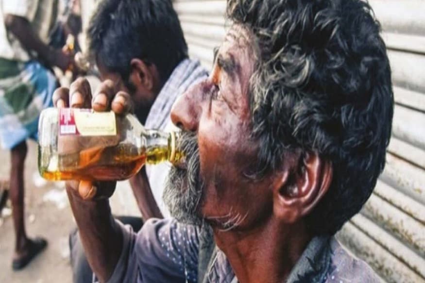 অন্ধ্রপ্রদেশ পুলিশের রিপোর্ট বলছে, প্রায় ২৩০ জন ব্যক্তিকে দেখা গিয়েছে, তারা স্যানিটাইজারের নেশায় বুঁদ৷ অন্ধ্রের প্রকাসম জেলায় একাধিক ব্যক্তিকে দেখা গিয়েছে, স্যানিটাইজার খাচ্ছেন৷ ওই জেলায় গত সপ্তাহে স্যানিটাইজার খেয়ে প্রায় ১৬ জন মারা গিয়েছেন৷ অন্ধ্রপ্রদেশ পুলিশের রিপোর্ট বলছে, প্রায় ২৩০ জন ব্যক্তিকে দেখা গিয়েছে, তারা স্যানিটাইজারের নেশায় বুঁদ৷ অন্ধ্রের প্রকাসম জেলায় একাধিক ব্যক্তিকে দেখা গিয়েছে, স্যানিটাইজার খাচ্ছেন৷ ওই জেলায় গত সপ্তাহে স্যানিটাইজার খেয়ে প্রায় ১৬ জন মারা গিয়েছেন৷