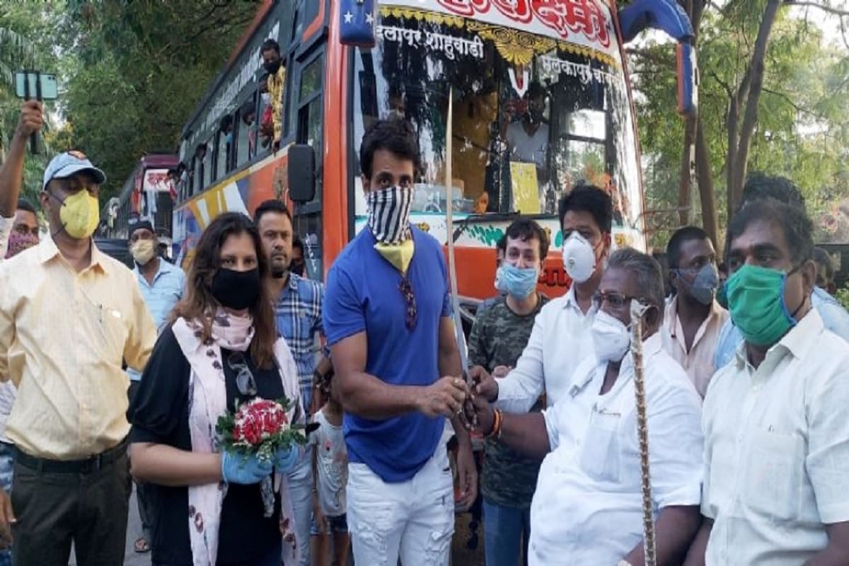 মেয়েটির পরিবার দেড় লক্ষ টাকা জোগাড় করতে সক্ষম হয়েছিল। কিন্তু চেয়েচিন্তে নেতামন্ত্রীদের বাড়িবাড়ি ঘুরেও পুরো টাকাটা জোগাড় হয়নি। মেয়েটির পরিবার দেড় লক্ষ টাকা জোগাড় করতে সক্ষম হয়েছিল। কিন্তু চেয়েচিন্তে নেতামন্ত্রীদের বাড়িবাড়ি ঘুরেও পুরো টাকাটা জোগাড় হয়নি।