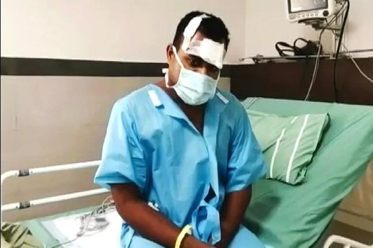 সবাই কাঁদছিল৷ কোনওরকমে আমরা সামনের সিটগুলি শক্ত করে ধরেছিলাম৷ কোঝিকোড়ের দুর্ঘটনাগ্রস্ত এয়ার ইন্ডিয়া এক্সপ্রেসের এক যাত্রী এভাবেই নিজের ভয়ঙ্কর অভিজ্ঞতা জানিয়েছেন সংবাদসংস্থা এএনআই-কে৷ PHOTO- ANI সবাই কাঁদছিল৷ কোনওরকমে আমরা সামনের সিটগুলি শক্ত করে ধরেছিলাম৷ কোঝিকোড়ের দুর্ঘটনাগ্রস্ত এয়ার ইন্ডিয়া এক্সপ্রেসের এক যাত্রী এভাবেই নিজের ভয়ঙ্কর অভিজ্ঞতা জানিয়েছেন সংবাদসংস্থা এএনআই-কে৷ PHOTO- ANI