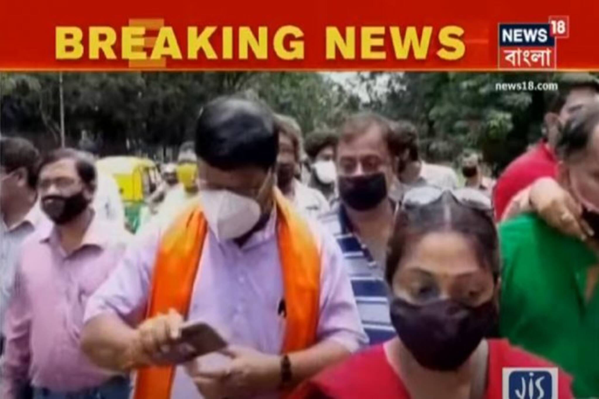 স্কুল ফি কমানোর দাবিতে এক মিছিলে তৃণমূল,বাম, কংগ্রেস, বিজেপি