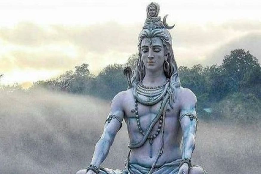 সিংহ (Leo): জুলাই ২৩ থেকে অগস্ট ২২। এই রাশির অধিপতি ঝাড়খণ্ডের দেওঘরের বৈদ্যনাথ জ্যোতির্লিঙ্গ। তাই যাঁরা তীর্থে যেতে পারছেন না, তাঁদের বৈদ্যনাথকে স্মরণ করে মহা মৃত্যুঞ্জয় মন্ত্র (ওঁ ত্র্যম্বকম যজামহে সুগন্ধিম পুষ্টিবর্ধনম্। উর্বারুকমিব বন্ধনান্ মৃত্যৌর্মুক্ষীয় মামৃতাত্।।) পাঠ করা উচিৎ। পাশাপাশি, শিবলিঙ্গকে গঙ্গাজলে অভিষেক করাতে হবে। পূজা করতে হবে সাদা ফুল দিয়ে। সিংহ (Leo): জুলাই ২৩ থেকে অগস্ট ২২। এই রাশির অধিপতি ঝাড়খণ্ডের দেওঘরের বৈদ্যনাথ জ্যোতির্লিঙ্গ। তাই যাঁরা তীর্থে যেতে পারছেন না, তাঁদের বৈদ্যনাথকে স্মরণ করে মহা মৃত্যুঞ্জয় মন্ত্র (ওঁ ত্র্যম্বকম যজামহে সুগন্ধিম পুষ্টিবর্ধনম্। উর্বারুকমিব বন্ধনান্ মৃত্যৌর্মুক্ষীয় মামৃতাত্।।) পাঠ করা উচিৎ। পাশাপাশি, শিবলিঙ্গকে গঙ্গাজলে অভিষেক করাতে হবে। পূজা করতে হবে সাদা ফুল দিয়ে।