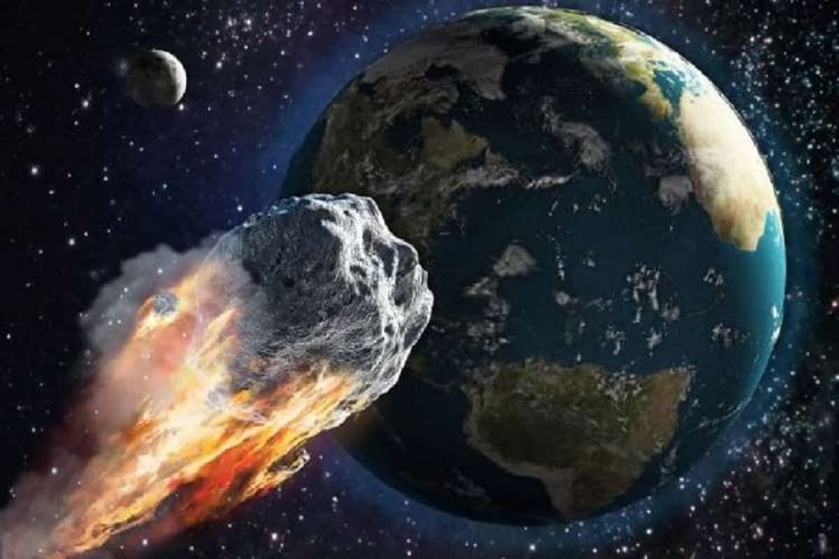 • The Jet Propulsion Laboratory (JPL) জানাচ্ছে, তাঁরা ইতিহাস ঘেঁটে দেখেছেন, এত কাছে কোনওদিনই কোনও গ্রহাণু আসেনি। ১৯৮৭ সালে পৃথিবীর সবচেয়ে কাছ দিয়ে একটি গ্রহাণু উড়ে যায়। তার দূরত্ব ছিল ২০ লক্ষ কিলোমিটারের কিছু বেশি। কিন্তু মার্চ মাসে চিহ্নিত করা এই গ্রহাণু আসবে আরও কাছে। (প্রতীকী ছবি) • The Jet Propulsion Laboratory (JPL) জানাচ্ছে, তাঁরা ইতিহাস ঘেঁটে দেখেছেন, এত কাছে কোনওদিনই কোনও গ্রহাণু আসেনি। ১৯৮৭ সালে পৃথিবীর সবচেয়ে কাছ দিয়ে একটি গ্রহাণু উড়ে যায়। তার দূরত্ব ছিল ২০ লক্ষ কিলোমিটারের কিছু বেশি। কিন্তু মার্চ মাসে চিহ্নিত করা এই গ্রহাণু আসবে আরও কাছে। (প্রতীকী ছবি)