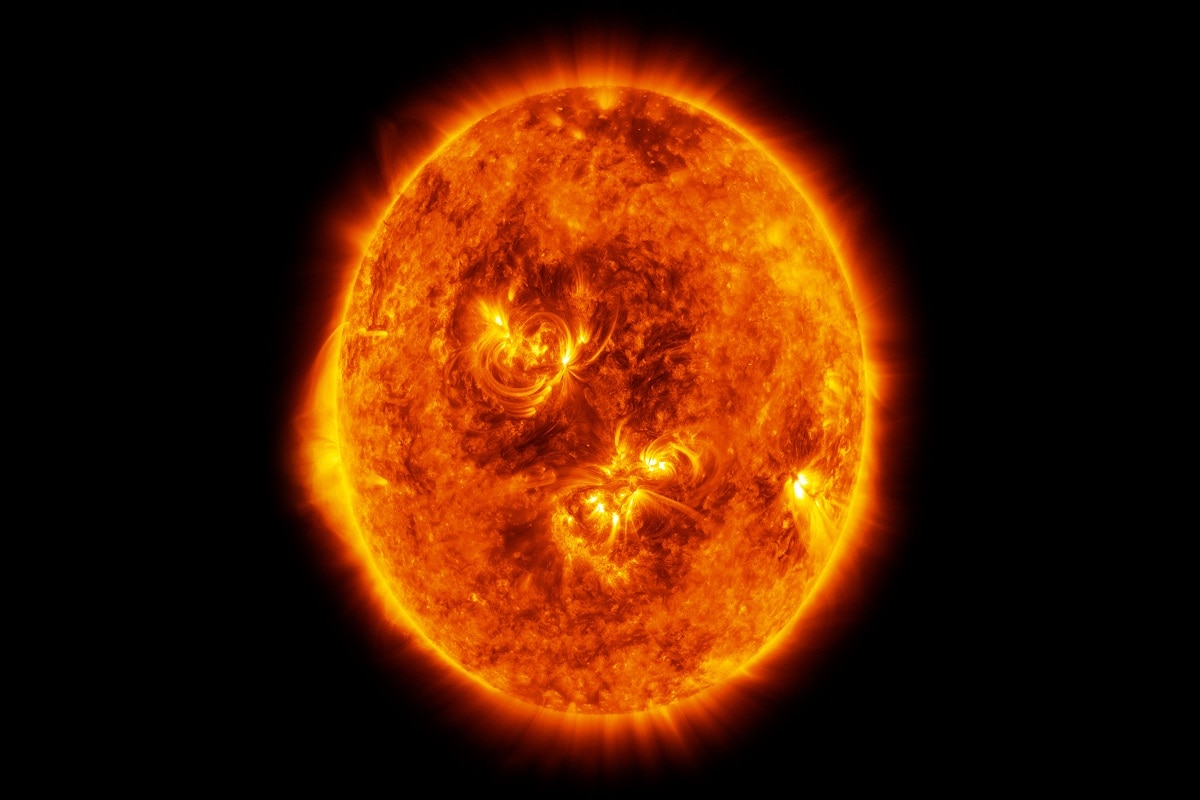 • বিজ্ঞানের ভাষায় Coronal Mass Ejections (CME) নামে পরিচিত এই ঘটনার সরাসরি প্রভাব পড়তে পারে সৌরমণ্ডলের প্রতিটি গ্রহে। এর চৌম্বকীয় ক্ষেত্রের মত্ততায় এলোমেলো হয়ে যেতে পারে রেডিও যোগাযোগ, জিপিএস, স্যাটেলাইট, পাওয়ার গ্রিড। ফলে বিশ্বজোড়া শক্তির এক অদ্ভুত তাণ্ডব দেখতে হতে পারে মানুষকে। (প্রতীকী ছবি) • বিজ্ঞানের ভাষায় Coronal Mass Ejections (CME) নামে পরিচিত এই ঘটনার সরাসরি প্রভাব পড়তে পারে সৌরমণ্ডলের প্রতিটি গ্রহে। এর চৌম্বকীয় ক্ষেত্রের মত্ততায় এলোমেলো হয়ে যেতে পারে রেডিও যোগাযোগ, জিপিএস, স্যাটেলাইট, পাওয়ার গ্রিড। ফলে বিশ্বজোড়া শক্তির এক অদ্ভুত তাণ্ডব দেখতে হতে পারে মানুষকে। (প্রতীকী ছবি)