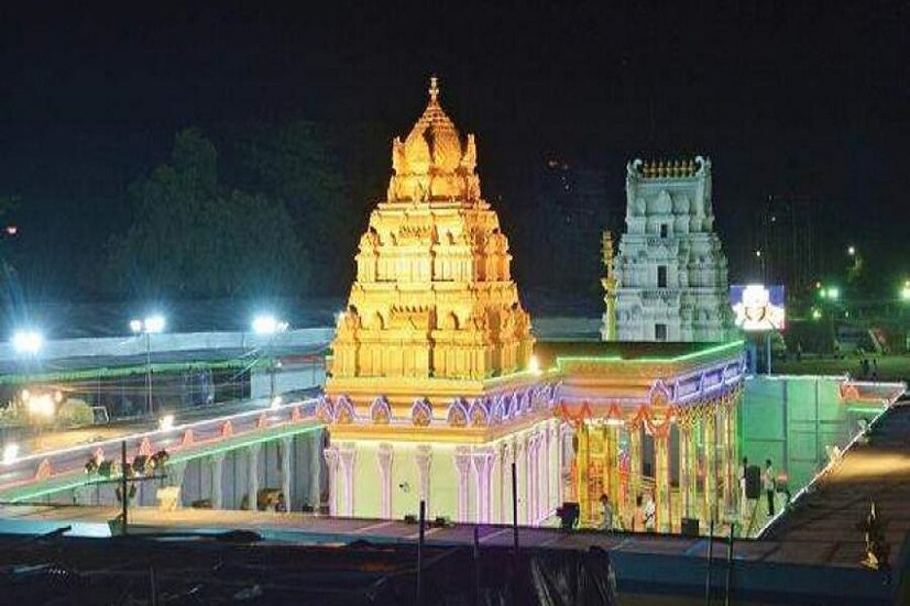 ট্রাস্টের বোর্ড মিটিংয়ে সিদ্ধান্ত নেওয়া হয়, প্রতিমাসেই জমা টাকার উপরে সুদ নেওয়া হবে ব্যাঙ্কগুলি থেকে৷ এমনতিতে তিরুপতি ব্যাঙ্কে তিন মাসে একবার, ৬ মাসে কিংবা এক বছরে একসঙ্গে টাকা জমা দেয়৷ ম্যাচ্যুরিটি হওয়ার পরে সুদ নেয়৷  