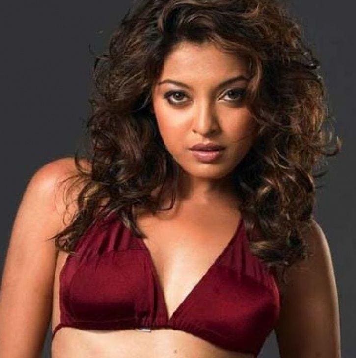 সম্প্রতি একটি সাক্ষাৎকারে তনুশ্রীর বিস্ফোরক মন্তব্য, '' আজ সবাই সুশান্তের সুবিচার চাইছেন, কিন্তু আমার বেলা কী হল ? আমায় দিনের পর দিন অপমান, অত্যাচার সহ্য করতে হয়েছে। আমার পরিবারকে প্রতিনিয়ত বিদ্রুপ করা হয়েছে। বাধ্য করা হয়েছিল অভিনয় ছেড়ে দিতে। আমার কোনও দোষ ছিল না, অথচ ১২ বছর কেউ আমায় কাজ দেয়নি! আজ সবাই নেপোটিজম, বলিউডের লবি নিয়ে এত কথা বলছেন, আমার বেলায় তাঁরা কোথায় ছিলেন? আমার হয়ে তো কেউ কোনও কথা বলল না।'' সম্প্রতি একটি সাক্ষাৎকারে তনুশ্রীর বিস্ফোরক মন্তব্য, '' আজ সবাই সুশান্তের সুবিচার চাইছেন, কিন্তু আমার বেলা কী হল ? আমায় দিনের পর দিন অপমান, অত্যাচার সহ্য করতে হয়েছে। আমার পরিবারকে প্রতিনিয়ত বিদ্রুপ করা হয়েছে। বাধ্য করা হয়েছিল অভিনয় ছেড়ে দিতে। আমার কোনও দোষ ছিল না, অথচ ১২ বছর কেউ আমায় কাজ দেয়নি! আজ সবাই নেপোটিজম, বলিউডের লবি নিয়ে এত কথা বলছেন, আমার বেলায় তাঁরা কোথায় ছিলেন? আমার হয়ে তো কেউ কোনও কথা বলল না।''