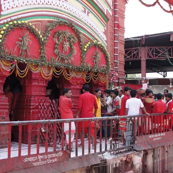 *বিগত দেড় দশকে এই কৌশিকী অমাবস্যায় কার্যত বাঁধ ভাঙা মানুষের ভিড় হয় তারাপীঠের বুকে। কোনও কোনও বছর ২ লক্ষ মানুষ আসেন পুজো দিতে। তবে এ বছর সেই প্রথায় ছেদ পড়ছে। ফাইল ছবি। *বিগত দেড় দশকে এই কৌশিকী অমাবস্যায় কার্যত বাঁধ ভাঙা মানুষের ভিড় হয় তারাপীঠের বুকে। কোনও কোনও বছর ২ লক্ষ মানুষ আসেন পুজো দিতে। তবে এ বছর সেই প্রথায় ছেদ পড়ছে। ফাইল ছবি।