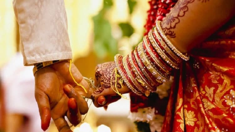 • ওই ব্যক্তির সম্পত্তিতে দাবি জানিয়ে আদালতের দ্বারস্থ হব দ্বিতীয় পক্ষের মেয়ে । এরপরেই বম্বে আদালত এই রায় দেয় । প্রতীকী চিত্র । • ওই ব্যক্তির সম্পত্তিতে দাবি জানিয়ে আদালতের দ্বারস্থ হব দ্বিতীয় পক্ষের মেয়ে । এরপরেই বম্বে আদালত এই রায় দেয় । প্রতীকী চিত্র ।