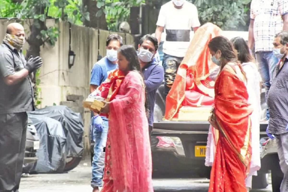 সলমন খানের বোন অর্পিতা খান শর্মার বাড়িতে সিদ্ধিদাতা গণেশ প্রতিষ্ঠিত হল ৷ মহারাষ্ট্র-সহ দেশজুড়ে ১০ দিনের গণেশ পুজোর শুভ সূচনা আজই ৷ ছবি সৌজন্যে -Viral Bhayani ৷ সলমন খানের বোন অর্পিতা খান শর্মার বাড়িতে সিদ্ধিদাতা গণেশ প্রতিষ্ঠিত হল ৷ মহারাষ্ট্র-সহ দেশজুড়ে ১০ দিনের গণেশ পুজোর শুভ সূচনা আজই ৷ ছবি সৌজন্যে -Viral Bhayani ৷