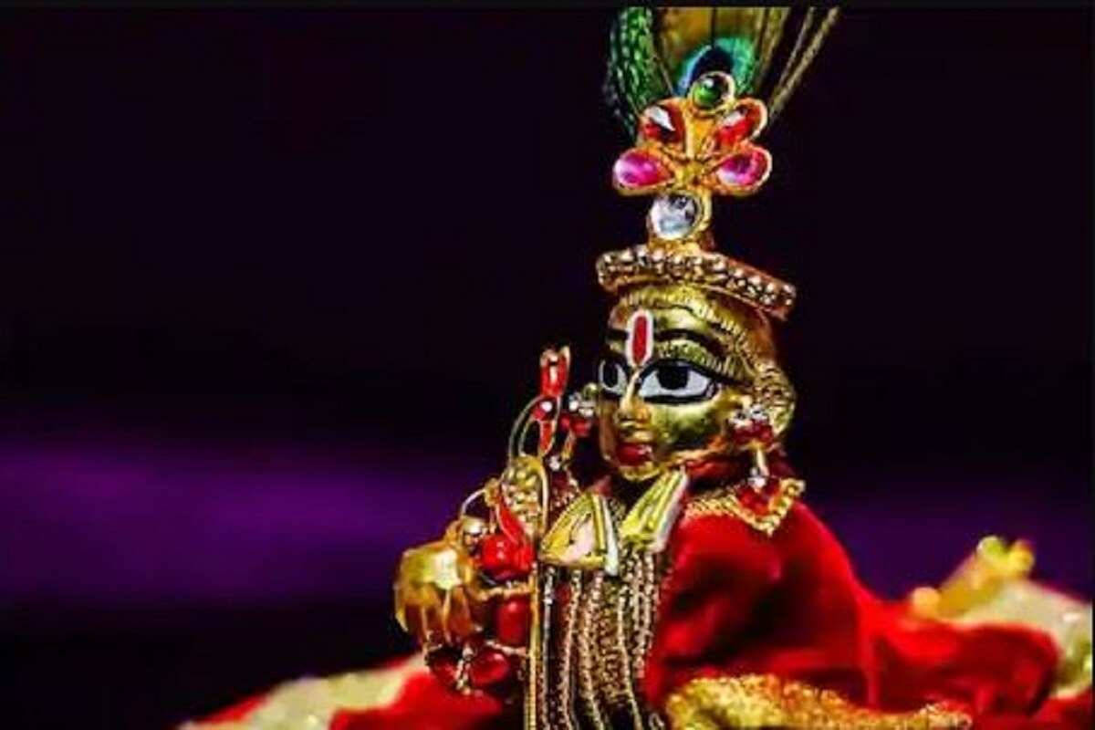 এই উদযাপনকে অনেক সময় গোকুলাষ্টমী, শ্রীকৃষ্ণ জয়ন্তীও বলা হয়৷ তবে সবচেয়ে জনপ্রিয় নাম জন্মাষ্টমী৷ সারা ভারতেই এই পর্ব বিশাল আচার অনুষ্ঠানের মাধ্যমে পালিত হয়৷ তবে মথুরা ও বৃন্দাবনে এই উদযাপনের মাত্রা হয় রাজকীয়৷Photo- File এই উদযাপনকে অনেক সময় গোকুলাষ্টমী, শ্রীকৃষ্ণ জয়ন্তীও বলা হয়৷ তবে সবচেয়ে জনপ্রিয় নাম জন্মাষ্টমী৷ সারা ভারতেই এই পর্ব বিশাল আচার অনুষ্ঠানের মাধ্যমে পালিত হয়৷ তবে মথুরা ও বৃন্দাবনে এই উদযাপনের মাত্রা হয় রাজকীয়৷Photo- File