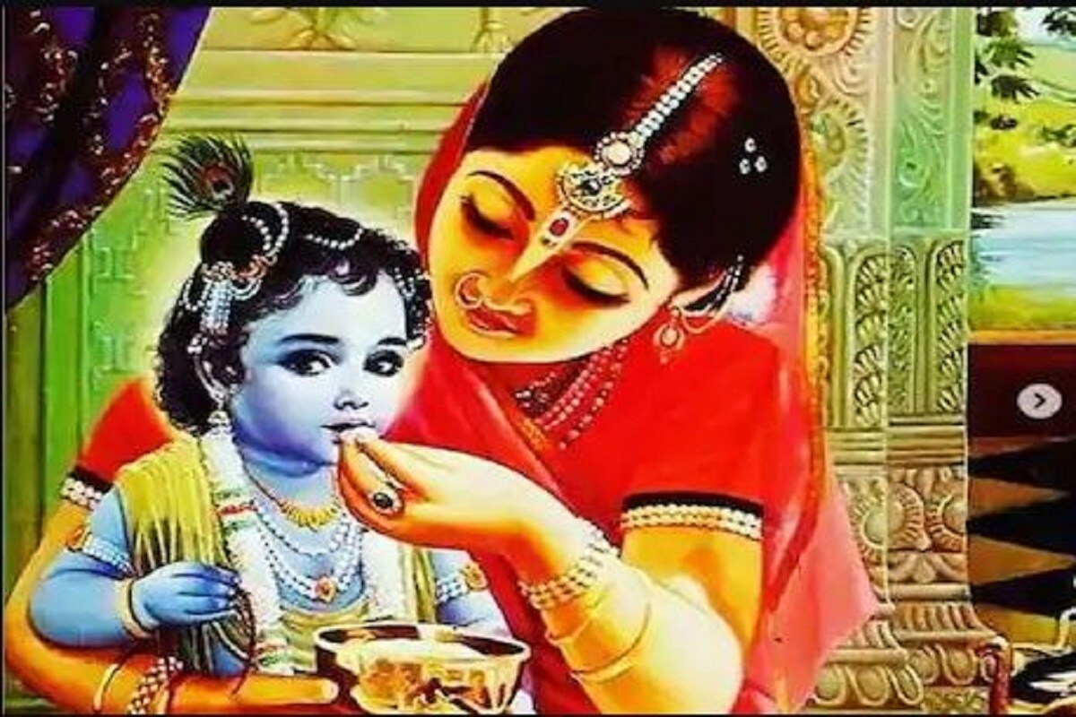 হিন্দু ধর্মাবলম্বীদের জন্য অত্যন্ত পুণ্যের ধর্মীয় অনুষ্ঠান জন্মাষ্টমী৷ ভগবান শ্রীকৃষ্ণের জন্মের মুহূর্তকে উদযাপন করা হয় এই অনুষ্ঠানে৷ কৃষ্ণপক্ষের অষ্টমী তিথিতে ভগবান শ্রীকৃষ্ণ ভূমিষ্ঠ হয়েছিলেন৷ শ্রাবণ মাসের কৃষ্ণপক্ষের অষ্টমী তিথিতে হচ্ছে জন্মাষ্টমীর উদযাপন৷ এবারের ক্যালেন্ডারের তারিখ অনুযায়ী ১১ অগাস্ট মঙ্গলবার শ্রীকৃষ্ণের জন্মদিন পড়েছে৷ Photo- File হিন্দু ধর্মাবলম্বীদের জন্য অত্যন্ত পুণ্যের ধর্মীয় অনুষ্ঠান জন্মাষ্টমী৷ ভগবান শ্রীকৃষ্ণের জন্মের মুহূর্তকে উদযাপন করা হয় এই অনুষ্ঠানে৷ কৃষ্ণপক্ষের অষ্টমী তিথিতে ভগবান শ্রীকৃষ্ণ ভূমিষ্ঠ হয়েছিলেন৷ শ্রাবণ মাসের কৃষ্ণপক্ষের অষ্টমী তিথিতে হচ্ছে জন্মাষ্টমীর উদযাপন৷ এবারের ক্যালেন্ডারের তারিখ অনুযায়ী ১১ অগাস্ট মঙ্গলবার শ্রীকৃষ্ণের জন্মদিন পড়েছে৷ Photo- File