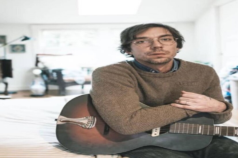 ১৯৮২ -র ৪ জানুয়ারি নৈশবিলে জন্মেছিলেন এই গায়ক৷ স্থানীয় একটি ব্যান্ড থেকে নিজের কেরিয়ার শুরু করেছিলেন তিনি৷ নিজের কেরিয়ারে তিনি আটটি অ্যালবাম বানিয়েছিলেন৷ সংবাদমাধ্যমের খবর অনুসারে জাস্টিন টাউন্স আর্ল সারা জীবন মাদকাসক্ত ছিলেন৷ পাশাপাশি মদেরও নেশাও ছিল প্রচুর৷ এই কারণে তাঁর বাবা স্টিভ আর্ল তাঁকে বাড়ি থেকে বার করে দিয়েছিলেন৷ Photo Courtesy- @justintownesearle/facebook