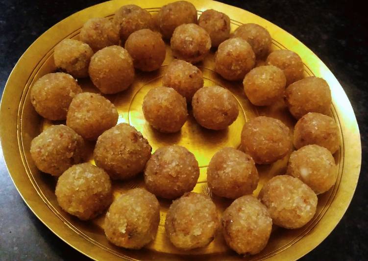 বেশ কিছুক্ষণ ধরে নাড়াচাড়া করতে হবে যাতে গুড়ের পাকে নারকেলের কোড়ানো সম্পৃক্ত হতে পারে ৷ প্রতীকী ছবি ৷ বেশ কিছুক্ষণ ধরে নাড়াচাড়া করতে হবে যাতে গুড়ের পাকে নারকেলের কোড়ানো সম্পৃক্ত হতে পারে ৷ প্রতীকী ছবি ৷
