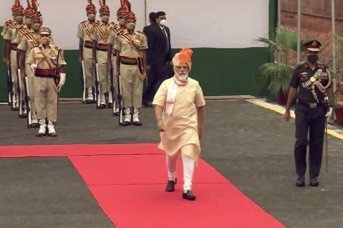 মোদি জানান, ভ্যাকসিন কী ভাবে বণ্টন করা হবে, তার রোডম্যাপ তৈরি হয়ে গিয়েছে৷ প্রতিটি ভারতীয় কম সময়ের মধ্যে যাতে ভ্যাকসিন পান, তার পরিকল্পনা রূপায়ণ করার কাজ শেষ৷ ছবি: AP মোদি জানান, ভ্যাকসিন কী ভাবে বণ্টন করা হবে, তার রোডম্যাপ তৈরি হয়ে গিয়েছে৷ প্রতিটি ভারতীয় কম সময়ের মধ্যে যাতে ভ্যাকসিন পান, তার পরিকল্পনা রূপায়ণ করার কাজ শেষ৷ ছবি: AP