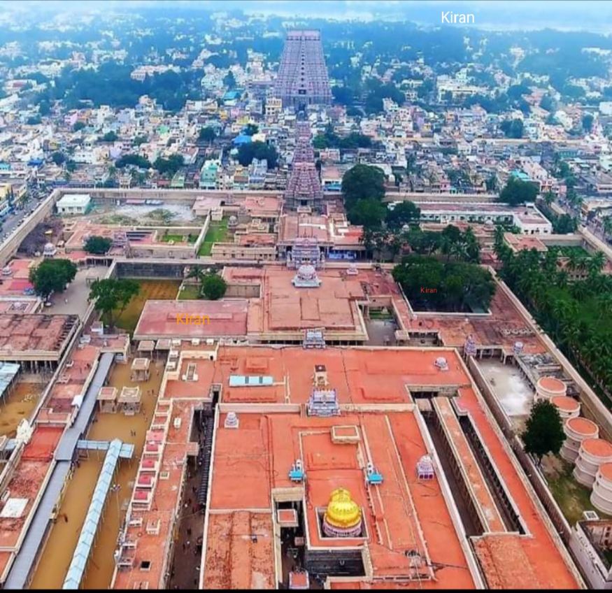 *শ্রী রঙ্গনাথস্বামী মন্দির: তিরুবরঙ্গম বিষ্ণুর উদ্দেশ্যে নির্মিত। রঙ্গনাথ বিষ্ণুর একটি নাম। মন্দিরটি শ্রীরঙ্গম, তিরুচিরাপল্লী, তামিলনাড়ু,ভারতে অবস্থিত। এটি একটি দ্রাবিড়ীয় স্থাপত্য। মন্দিরটি দক্ষিণ ভারতের অন্যতম বিষ্ণু মন্দির যার ঐতিহাসিক এবং পৌরাণিক গুরুত্ব অপরিসীম। কাবেরী নদীর একটি দ্বীপে স্থাপিত মন্দিরের উচ্চতা ২৩৭ ফুট। মন্দিরের ২১ দিন ব্যাপী বার্ষিক উৎসবে প্রায় ১০ লক্ষ ভক্তের সমাগম ঘটে। সেই কারণে শ্রীরঙ্গমকে বিশ্বের সব থেকে বড় জীবিত মন্দির ধরা হয় যদিও এটি অ্যাংকর ভাট থেকে ছোট। ছবিঃ ইনস্টাগ্রাম। *শ্রী রঙ্গনাথস্বামী মন্দির: তিরুবরঙ্গম বিষ্ণুর উদ্দেশ্যে নির্মিত। রঙ্গনাথ বিষ্ণুর একটি নাম। মন্দিরটি শ্রীরঙ্গম, তিরুচিরাপল্লী, তামিলনাড়ু,ভারতে অবস্থিত। এটি একটি দ্রাবিড়ীয় স্থাপত্য। মন্দিরটি দক্ষিণ ভারতের অন্যতম বিষ্ণু মন্দির যার ঐতিহাসিক এবং পৌরাণিক গুরুত্ব অপরিসীম। কাবেরী নদীর একটি দ্বীপে স্থাপিত মন্দিরের উচ্চতা ২৩৭ ফুট। মন্দিরের ২১ দিন ব্যাপী বার্ষিক উৎসবে প্রায় ১০ লক্ষ ভক্তের সমাগম ঘটে। সেই কারণে শ্রীরঙ্গমকে বিশ্বের সব থেকে বড় জীবিত মন্দির ধরা হয় যদিও এটি অ্যাংকর ভাট থেকে ছোট। ছবিঃ ইনস্টাগ্রাম।