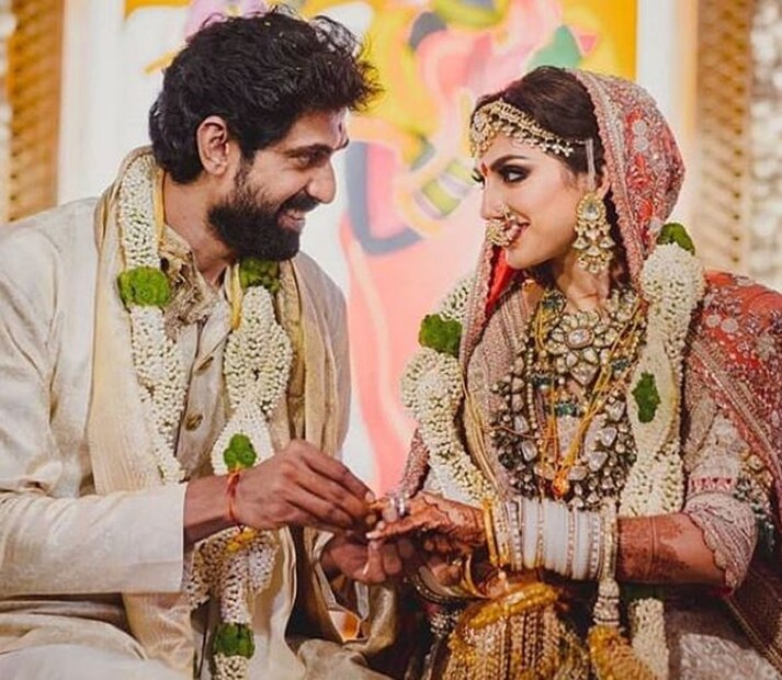 • মিহিকাকে লকডাউনের মধ্যেই প্রোপজ করেছিলেন রানা । তিনিও রাজি, সেটা জানিয়ে দেন । তাই চার হাত এক করতে দেরি করেননি রানা ডগ্গুবতী । লকডাউনেই বিয়ে সিদ্ধান্ত নিয়ে নেন৷