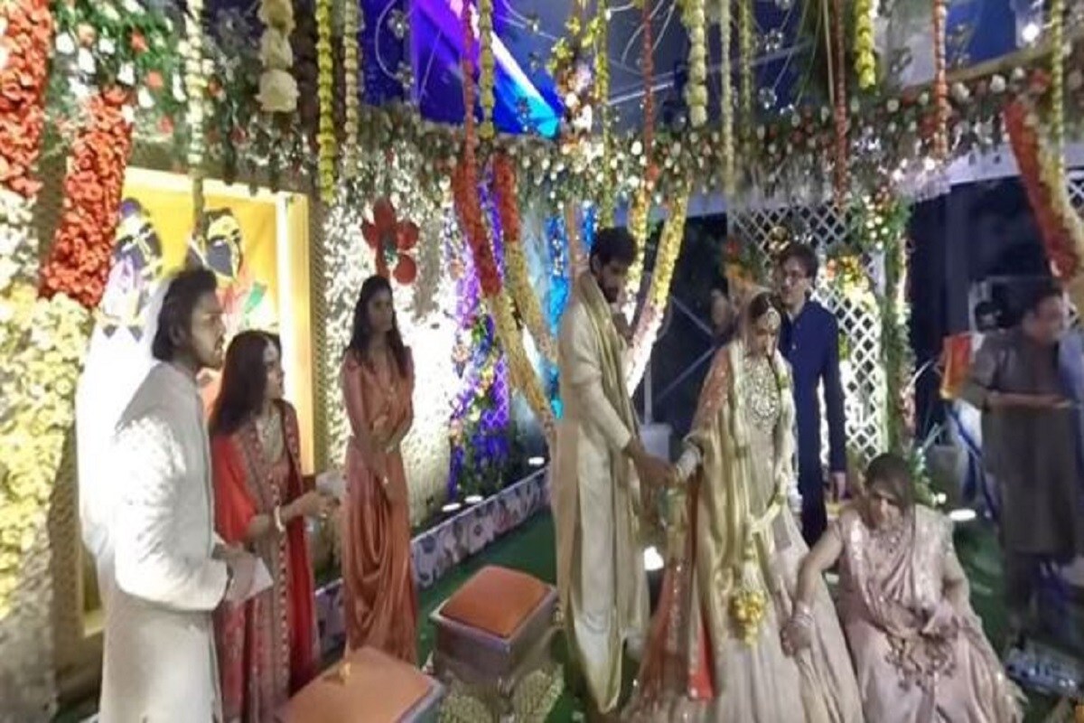 • বল্লালদেব ওরফে রানা ডগ্গুবতির বিয়ে নিয়ে সরগরম নেট দুনিয়া। এই লকডাউনের মধ্যেই মিহিকা বাজাজের সঙ্গে চার হাত এক হয়ে গেল বাহুবলীর বল্লালদেবের। • বল্লালদেব ওরফে রানা ডগ্গুবতির বিয়ে নিয়ে সরগরম নেট দুনিয়া। এই লকডাউনের মধ্যেই মিহিকা বাজাজের সঙ্গে চার হাত এক হয়ে গেল বাহুবলীর বল্লালদেবের।